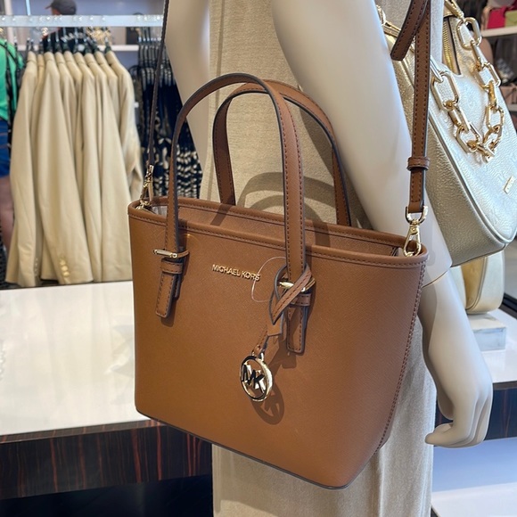 MICHAEL KORS
Jet Set Travel Extra-Small Saffiano Leather Top-Zip Tote Bag
NWT - Picture 13 of 16